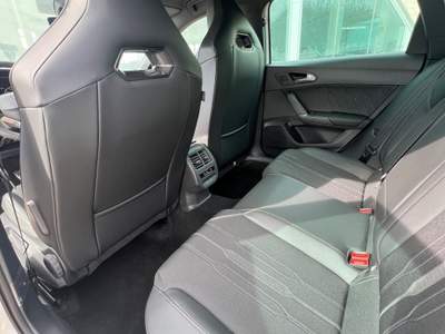 Cupra Leon Sportstourer 1.4 e-HYBRID 204 CV DSG T-stock 2025 Bianco usata Gela