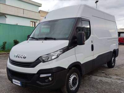 Iveco Daily 35S12 VH2 FURGONE PASSO MEDIO TETTO ALTO 3 POSTI 2018 Bianco usata Corato