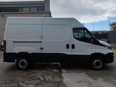 Iveco Daily 35S12 VH2 FURGONE PASSO MEDIO TETTO ALTO 3 POSTI 2018 Bianco usata Corato