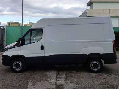 Iveco Daily 35S12 VH2 FURGONE PASSO MEDIO TETTO ALTO 3 POSTI 2018 Bianco usata Corato