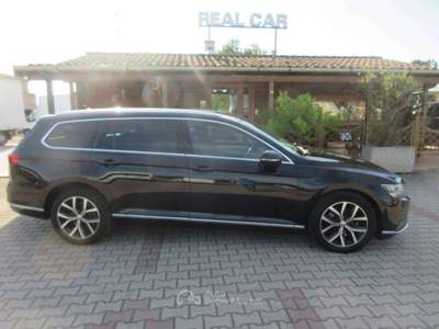 Volkswagen Passat Passat VIII 2019 Variant 2.0 tdi Executive 150cv dsg Nero usata Medolla