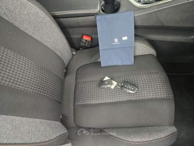 Peugeot 3008 S&S Active Blu/Azzurro usata Atripalda