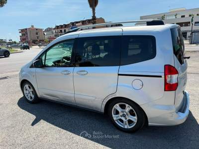 Ford Tourneo Courier TITANIUM 5POSTI AUTO 1.5TDCI 75CV Grigio usata giugliano in campania