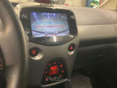 Toyota Aygo Connect 1.0 VVT-i 72 CV 5 porte x-clusiv MMT Bianco usata Benevento
