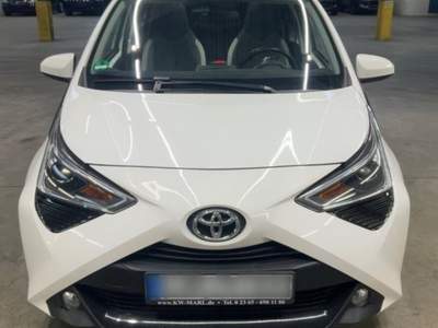 Toyota Aygo Connect 1.0 VVT-i 72 CV 5 porte x-clusiv MMT Bianco usata Benevento