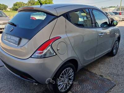 Lancia Ypsilon 1.2 69 CV 5 porte GPL Ecochic Gold Bianco usata Fossombrone