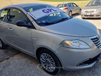 Lancia Ypsilon 1.2 69 CV 5 porte GPL Ecochic Gold Bianco usata Fossombrone