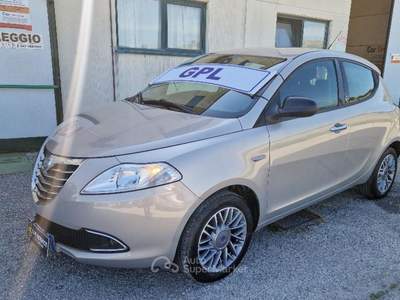 Lancia Ypsilon 1.2 69 CV 5 porte GPL Ecochic Gold Bianco usata Fossombrone