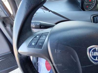 Lancia Ypsilon 1.2 69 CV 5 porte GPL Ecochic Gold Bianco usata Fossombrone
