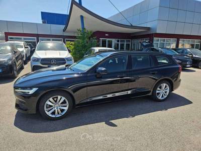 Volvo V60 V60 2.0 b3 Momentum N1 auto 7m - GH345PR Nero usata Basiliano
