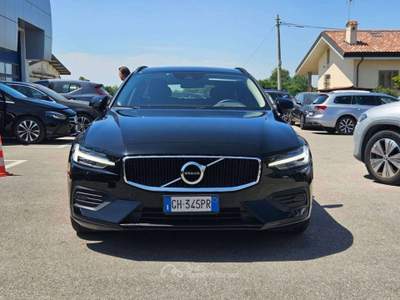 Volvo V60 V60 2.0 b3 Momentum N1 auto 7m - GH345PR Nero usata Basiliano