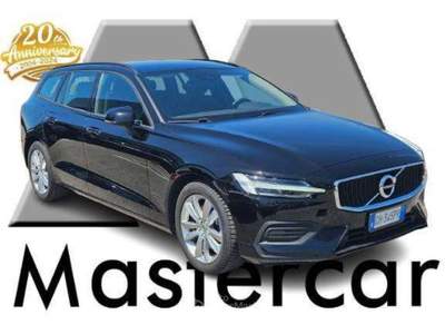 Volvo V60 V60 2.0 b3 Momentum N1 auto 7m - GH345PR Nero usata Basiliano