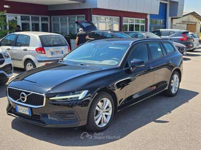 Volvo V60 V60 2.0 b3 Momentum N1 auto 7m - GH345PR Nero usata Basiliano