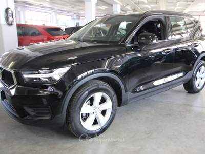Volvo XC40 T2 Geartronic Momentum AUTOCARRO N1 Nero usata Torino