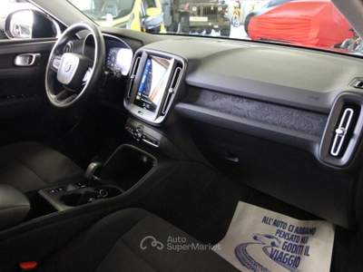 Volvo XC40 T2 Geartronic Momentum AUTOCARRO N1 Nero usata Torino