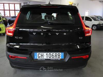 Volvo XC40 T2 Geartronic Momentum AUTOCARRO N1 Nero usata Torino