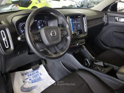 Volvo XC40 T2 Geartronic Momentum AUTOCARRO N1 Nero usata Torino