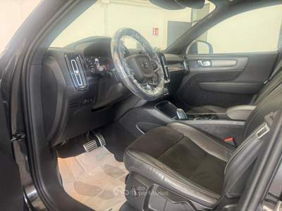 Volvo XC40 T5 Recharge Plug-in Hybrid R-design Nero usata Spilimbergo