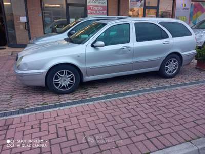 Lancia Lybra 2.4 jtd interni in vera pelle Argento usata Altidona