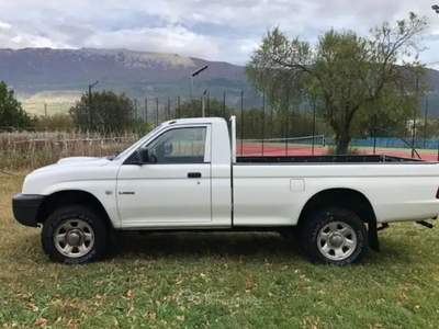 Mitsubishi L200 Tenuta bene,non a fatto fuoristrada.2 proprietario Bianco usata Verona