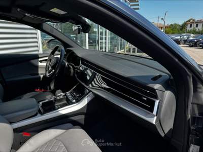 Audi Q8 55 3.0 TFSI E TITRONIC QUATTRO SPORT Argento usata San Fior