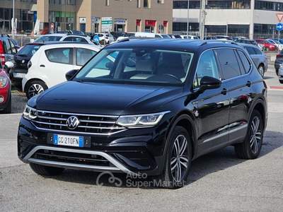 Volkswagen Tiguan Allspace SCR DSG 4MOTION R-Line Nero usata Perugia