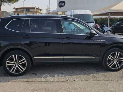 Volkswagen Tiguan Allspace SCR DSG 4MOTION R-Line Nero usata Perugia