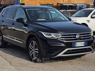 Volkswagen Tiguan Allspace SCR DSG 4MOTION R-Line Nero usata Perugia