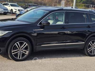 Volkswagen Tiguan Allspace SCR DSG 4MOTION R-Line Nero usata Perugia