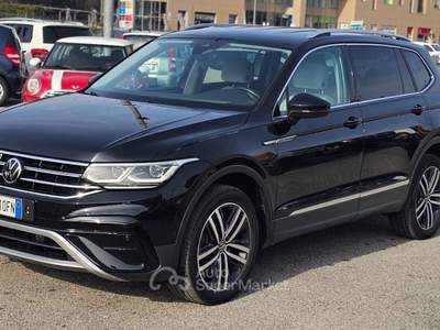 Volkswagen Tiguan Allspace SCR DSG 4MOTION R-Line Nero usata Perugia