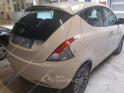 Lancia Ypsilon 1.2 69 CV 5 porte S&S Gold Bianco usata Trebaseleghe