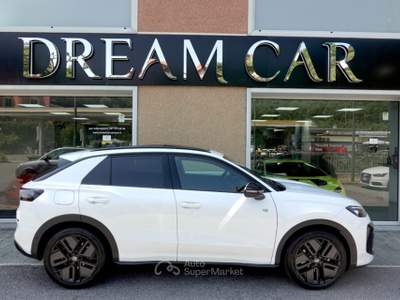 Volkswagen T-Roc 1.5 eTSI ACT 150 CV DSG R-Line TETTO-GANCIO-19" Bianco usata Savona