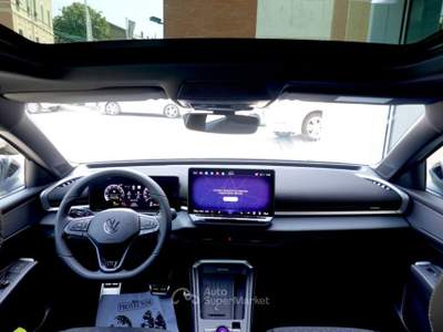 Volkswagen T-Roc 1.5 eTSI ACT 150 CV DSG R-Line TETTO-GANCIO-19" Bianco usata Savona