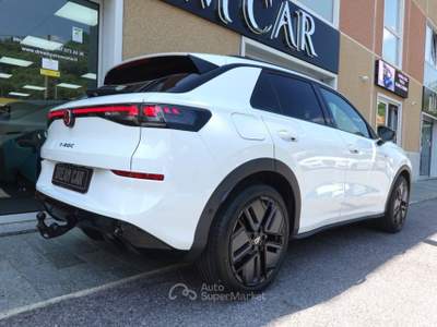 Volkswagen T-Roc 1.5 eTSI ACT 150 CV DSG R-Line TETTO-GANCIO-19" Bianco usata Savona