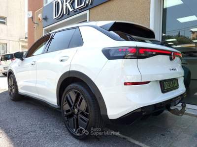 Volkswagen T-Roc 1.5 eTSI ACT 150 CV DSG R-Line TETTO-GANCIO-19" Bianco usata Savona