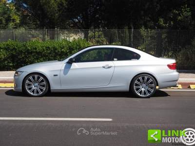 BMW Serie 3 325i i cat Coupé Futura  Argento usata Bari