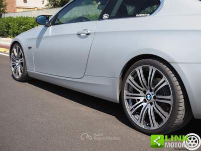 BMW Serie 3 325i i cat Coupé Futura  Argento usata Bari