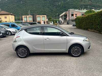 Lancia Ypsilon 1.2 69 CV 5 porte Gold Grigio usata Ala
