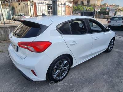 Ford Focus 1.0 EcoBoost Hybrid 125 CV 5p. ST-Line Bianco usata Gragnano