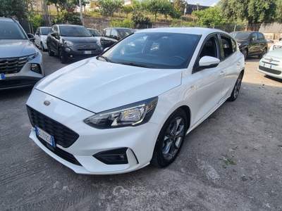 Ford Focus 1.0 EcoBoost Hybrid 125 CV 5p. ST-Line Bianco usata Gragnano