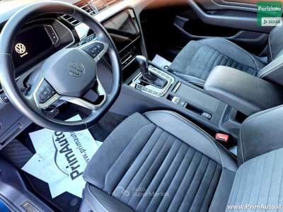 Volkswagen Passat 2.0 TDI SCR 150 CV DSG Elegance Blu/Azzurro usata Trevi