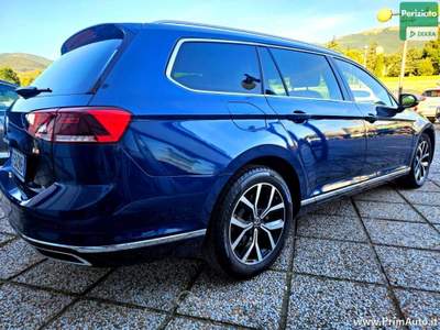 Volkswagen Passat 2.0 TDI SCR 150 CV DSG Elegance Blu/Azzurro usata Trevi