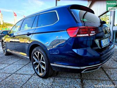 Volkswagen Passat 2.0 TDI SCR 150 CV DSG Elegance Blu/Azzurro usata Trevi