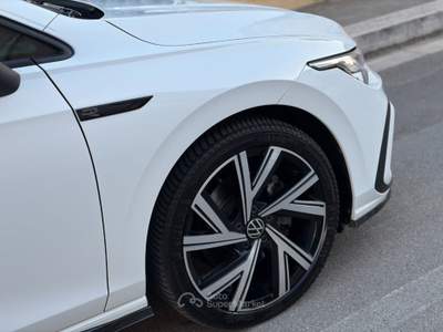 Volkswagen Golf 2.0 TDI 150 CV R-Line Bianco usata San Michele Salentino