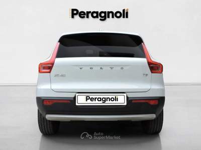 Volvo XC40 T3 Momentum Pro Bianco usata Firenze