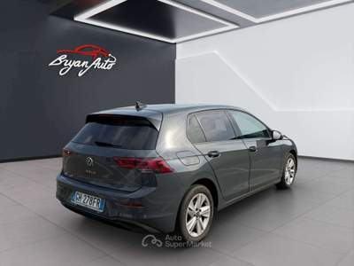 Volkswagen Golf 2.0 tdi Life 150cv dsg usata Vercelli
