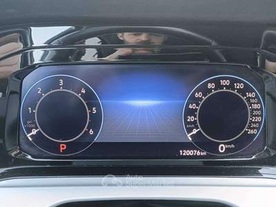 Volkswagen Golf 2.0 tdi Life 150cv dsg usata Vercelli