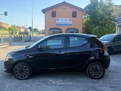 Lancia Ypsilon Ypsilon 1.0 FireFly 5p.S&S Hyb. Platino Nero usata San Giorgio di Piano