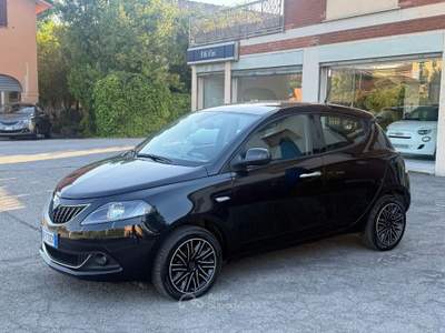 Lancia Ypsilon Ypsilon 1.0 FireFly 5p.S&S Hyb. Platino Nero usata San Giorgio di Piano