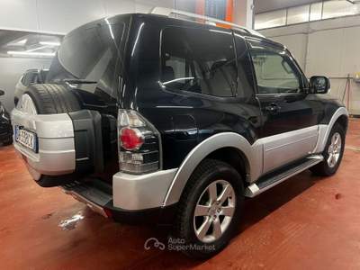 Mitsubishi Pajero Pajero 3p 3.2 CR Instyle auto Nero usata Corteno Golgi